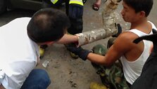 Kanalizacijos vamzdyje įstrigusio kūdikio gelbėjimo operacija
