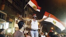 Egipte protestuotojai džiaugiasi &scaron;alies prezidento Mohamedo Mursi nuvertimu.