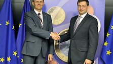 Latvijos finansų ministras Andris Vilks ir Latvijos ministras pirmininkas Valdis Dombrovski