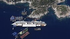 Ruo&scaron;iamasi i&scaron;kelti &bdquo;Costa Concordia&ldquo; kruizinį laivą.