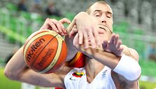 Christophe'as Beghinas su barzda prakirto Jonui Valančiūnui vir&scaron;ugalvį.
