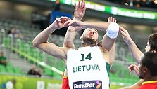 Christophe'as Beghinas su barzda prakirto Jonui Valančiūnui vir&scaron;ugalvį.