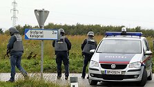 Įvykio vietoje policininkai užblokavo kelią.