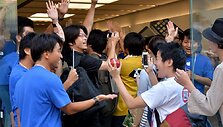 Tokijuje klientai skuba įsigyti &bdquo;iPhone 5s&ldquo;