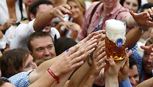 &bdquo;Oktoberfest&ldquo; alaus &scaron;ventė Miunchene
