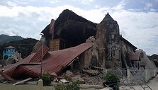 Per žemės drebėjimą sugriuvusi bažnyčia