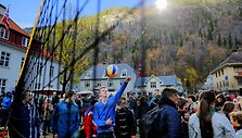 Rjukano miestelio centrą ap&scaron;viečia atspindžiai nuo didžiulių veidrodžių.