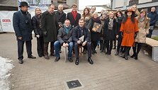 Vilniaus Mindaugo gatvėje į paminklo Johnui Lennonui pamatą įmūrytas pirmas simbolinis akmuo.