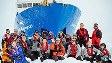 Antarktidoje įstrigęs laivas &bdquo;Akademik &Scaron;okalskij&ldquo;