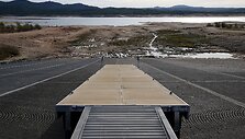Per sausrą dramati&scaron;kai nuslūgęs Folsom ežeras