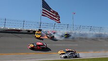 NASCAR lenktynių avarija &bdquo;Talladega&ldquo; trasoje