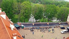 Žygio Dviračiais palei Nemuną žygio dalyviai Panemunės pilyje