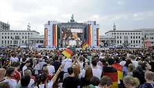 Vokietijos futbolo sirgaliai laukia sugrįžtančių pasaulio čempionų.