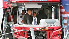 Autobusas po avarijos Niujorke