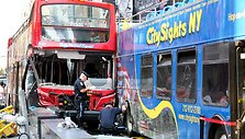 Autobusai po susidūrimo Niujorke