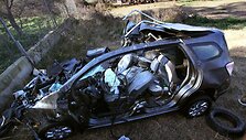 Popiežiaus Pranci&scaron;kaus giminaičių automobilis po avarijos.