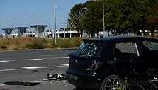 Kulkų suvarpytas automobilis prie Donecko oro uosto