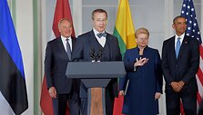 Latvijos prezidentas Andris Bėrzinis, Estijos prezidentas Toomas Hendrikas Ilvesas, Lietuvos prezidentė Dalia Grybauskaitė ir JAV prezidentas Barackas Obama