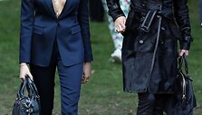 Cara Delevingne ir Kate Moss atvyko į &bdquo;Burberry Prorsum&ldquo; kolekcijos pristatymą.