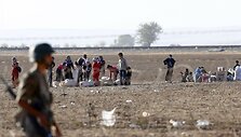 Sirijos kurdų pabėgėliai plūsta į Turkiją.
