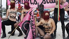 &bdquo;Femen&ldquo; protestas Paryžiuje 