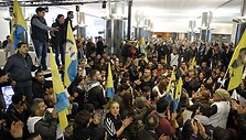Kurdų demonstrantai įsiveržė į Europos Parlamentą. 