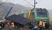Prancūzijoje traukinys pervažoje atsitrenkė į vilkiką