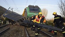 Prancūzijoje traukinys pervažoje atsitrenkė į vilkiką