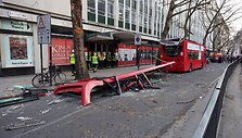 Dviauk&scaron;čio autobuso avarija Londone 