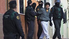 Policijos vedamas asmuo, įtariamas verbavimu į islamistų kovotojų grupuotes.