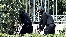 Tuniso policija prie Bardo muziejaus