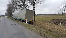 &Scaron;ilutės rajone nuo kelio nuvažiavęs sunkvežimis
