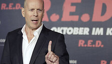 Bruce Willis pozuoja fotografams