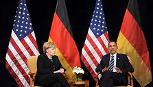 JAV Presidentas Barackas Obama (de&scaron;inėje) su Angela Merkel