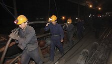 Gelbėtojai dirba nelaimės vietoje