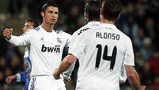 Cristianas Ronaldo džiaugiasi įvarčiu su komandos draugais