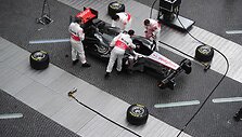 Mechanikai &scaron;alia &bdquo;McLaren Mercedes MP4-26&ldquo; formulės