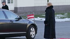 Dalia Grybauskaitė pasitinka Latvijos prezidentą
