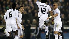 Madrido &bdquo;Real&ldquo; žaidėjai džiaugiasi įvarčiu