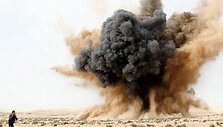 Ausis užsikim&scaron;ęs sukilėlis netoli Libijos oro pajėgų numestos bombos.