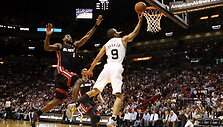 LeBronas James ir Tony Parkeris