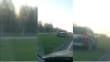 subaru-vairuotojas-spustis-iveike-vaziuodamas-per-zaliaja-juosta