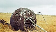 Už 700 km į pietryčius nuo Maskvos sėkmingai nusileidusi &bdquo;Vostok-1&ldquo; kosminio laivo kapsulė.