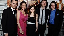 Thomas Dekkeris, Diane Lane, Kaitlyn Dever, Patrickas Fugitas ir Nickas Eversmanas