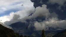 Pelenų debesis gaubia Tungurahua ugnikalnį.
