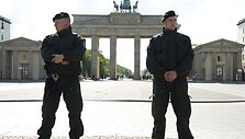 Policinkai prie Brandenburgo vartų
