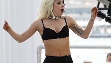 Lady Gaga repeticijoje prie&scaron; koncertą