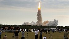 Erdvėlaivio &bdquo;Endeavour&ldquo; pakilimo akimirka