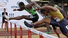 Vyrų 110 metrų bėgimo su kliūtimis rungties akimirka