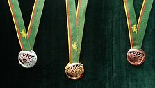 &bdquo;Eurobasket 2011&ldquo; aukso medalis (centre), sidabro medalis (kairėje) ir bronzos medalis (de&scaron;inėje)